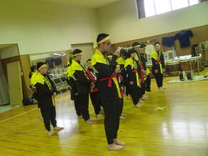 利用者さんは初めての太鼓交流の為、 緊張した様子でした。