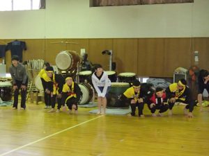 一緒に準備運動をしました。緊張も少しずつなくなり、楽しく話をする姿もみられました。