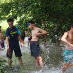 ＜川遊び＞ 近くの川に行きました。