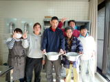 できあがったお豆腐とオカラは、参加者のお土産に・・ うれしそ~